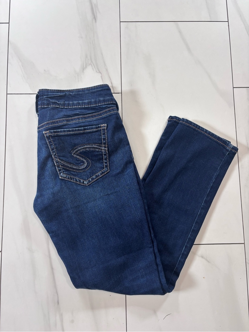 Silver Suki Straight dark wash jeans size 29 × 28